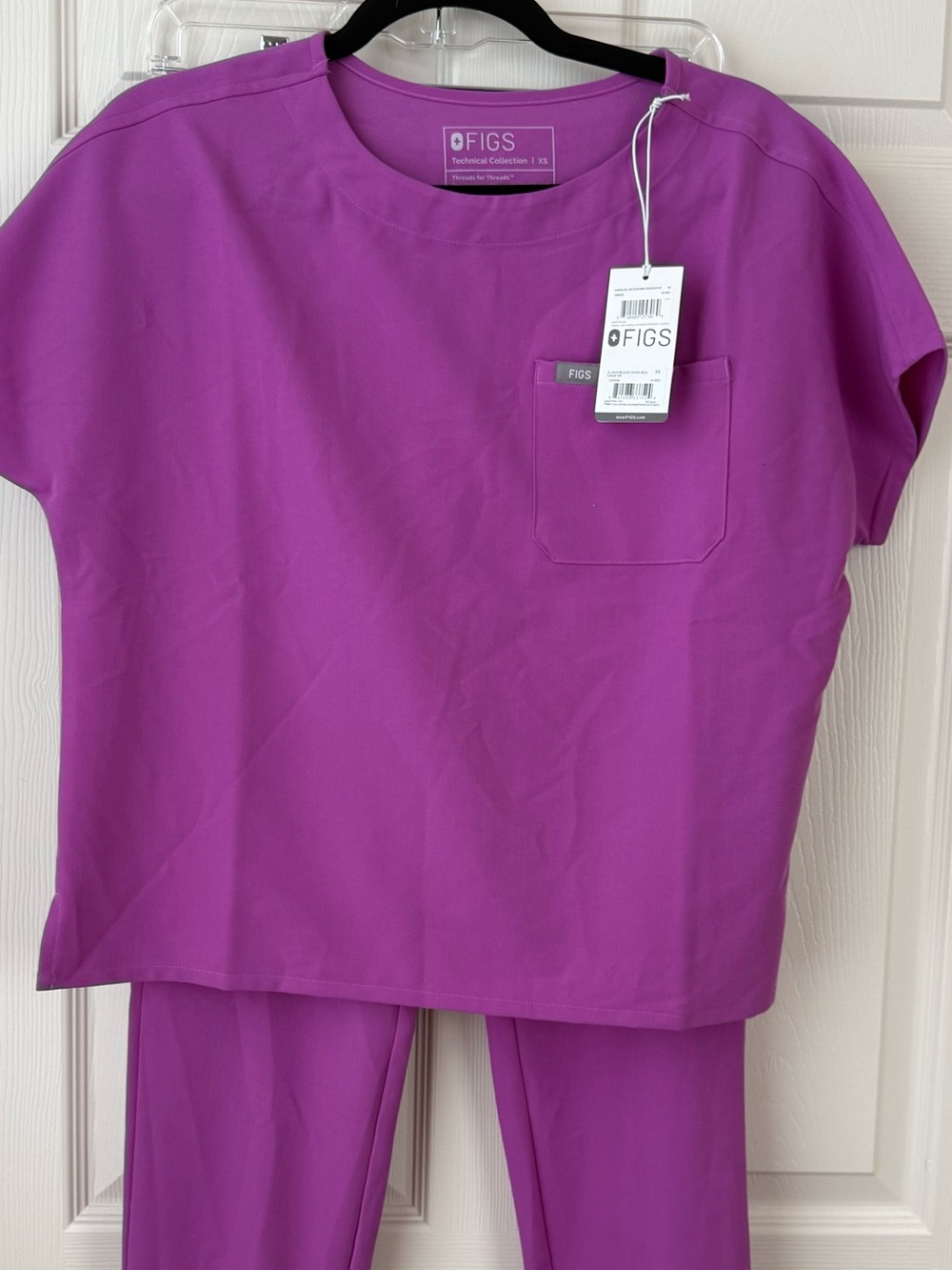 FIGS Women’s **limited edition color ultra-berry **XS set - Picture 2 of 8